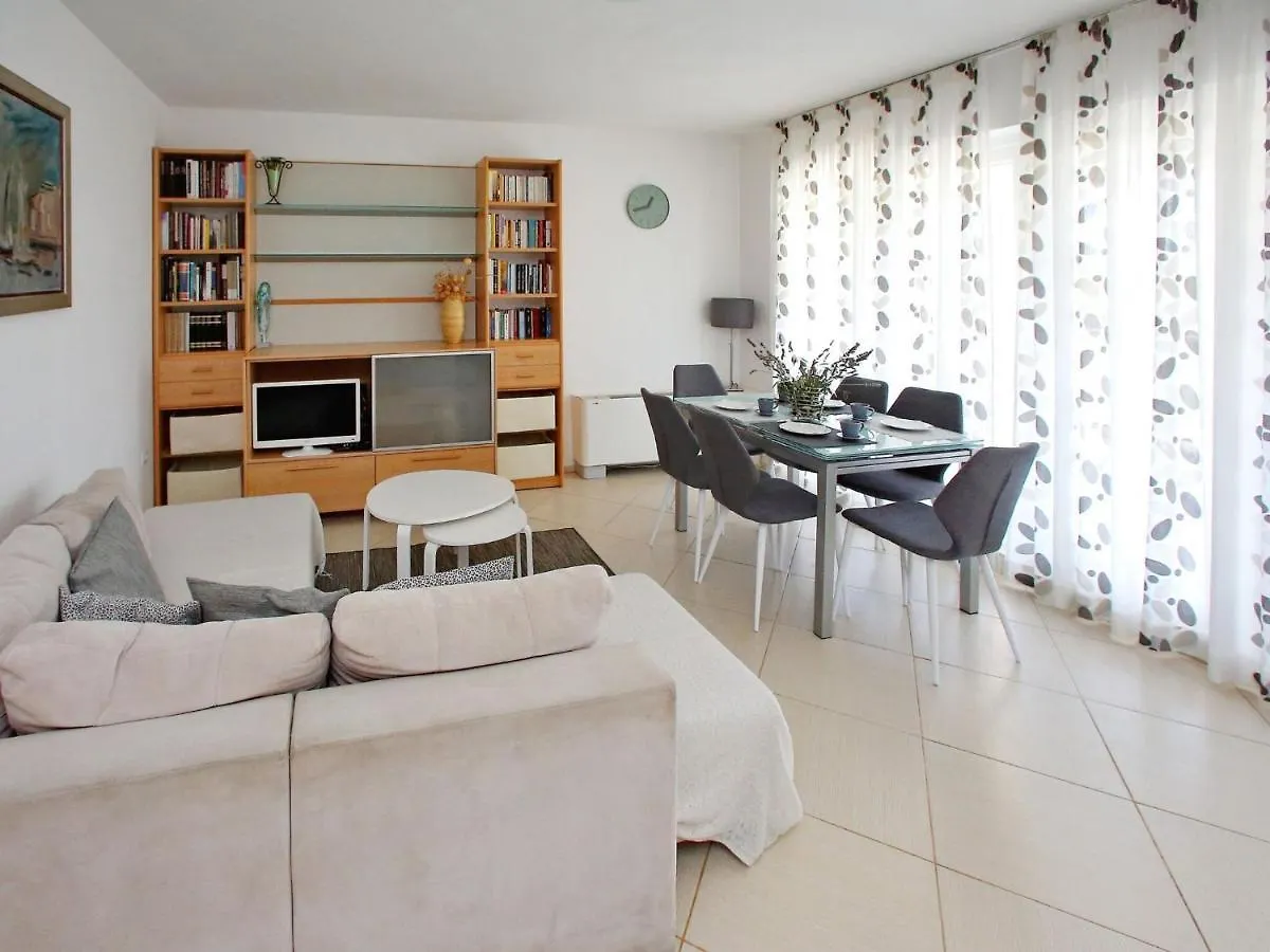 Tranquil Apartment In Bibinje With Garden
