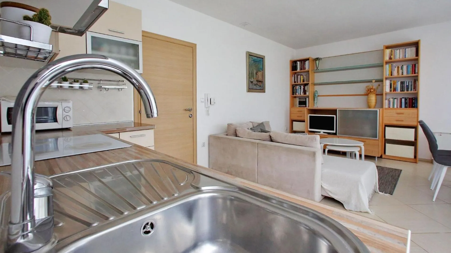 Tranquil Apartment In Bibinje With Garden