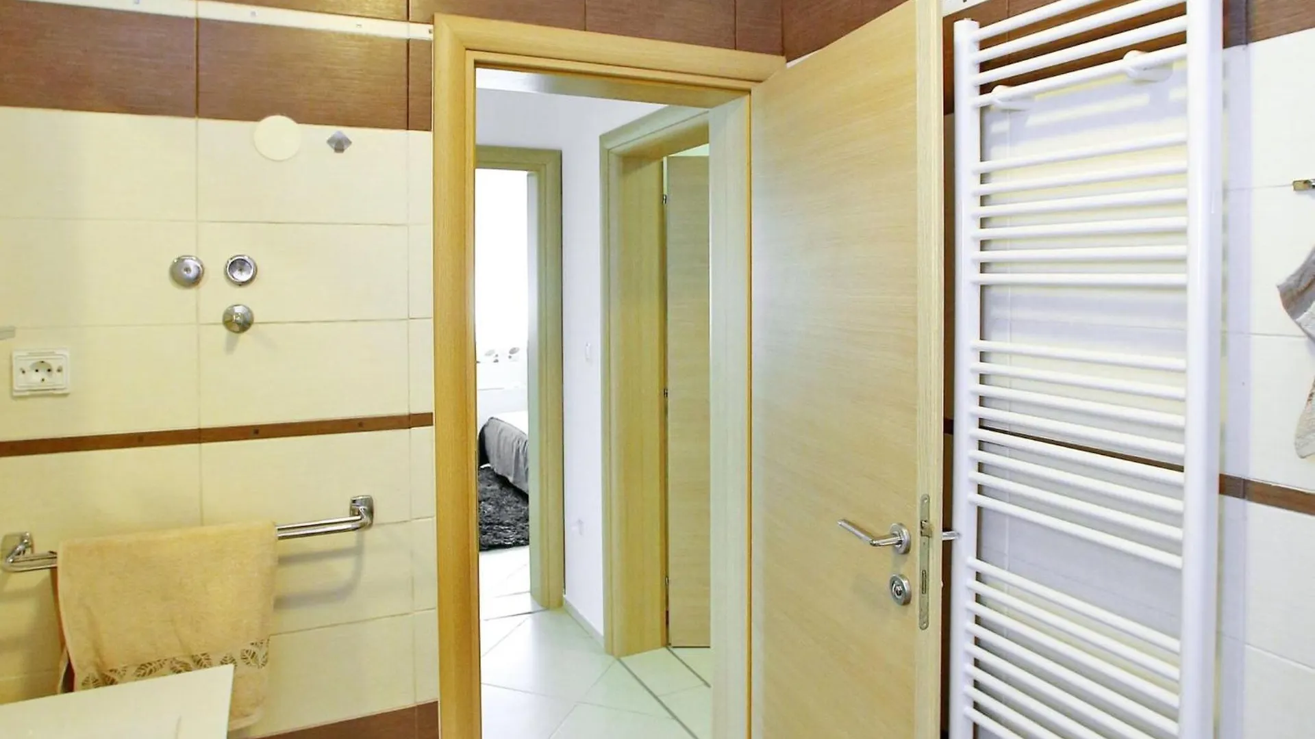 Tranquil Apartment In Bibinje With Garden
