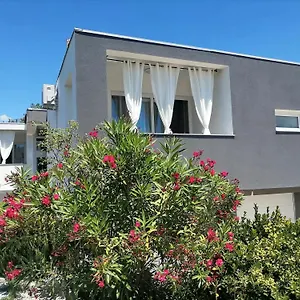 Dora Bibinje, 30 M From The Sea Bibinje